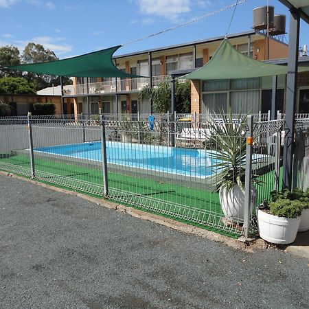 Cobb Inlander Motel Hay Exterior foto
