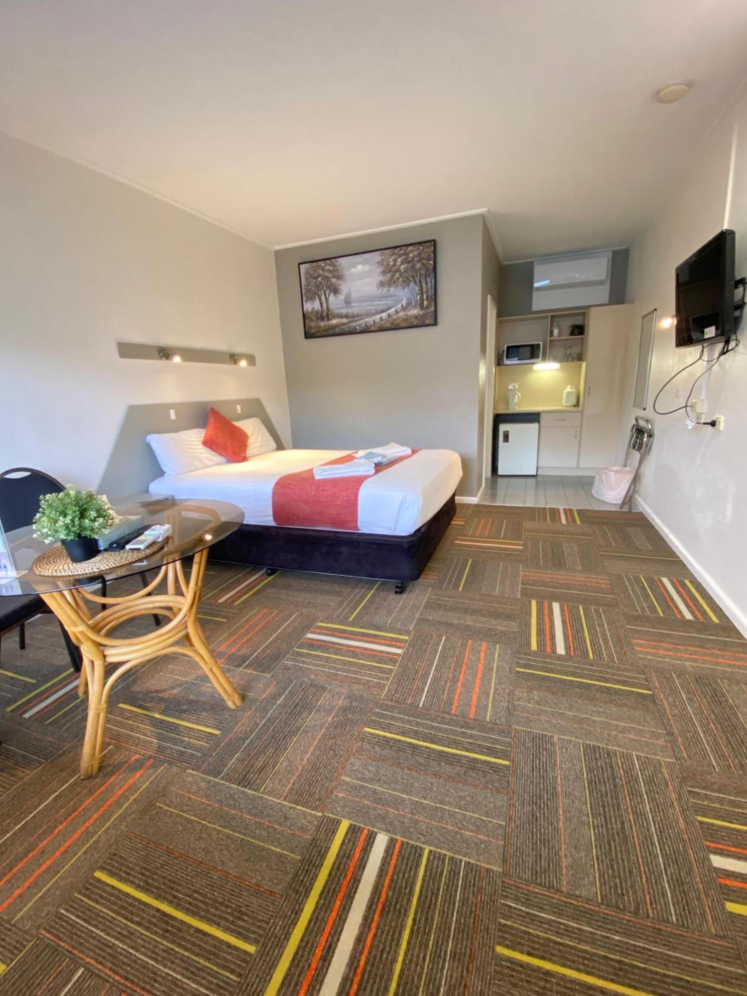 Cobb Inlander Motel Hay Exterior foto