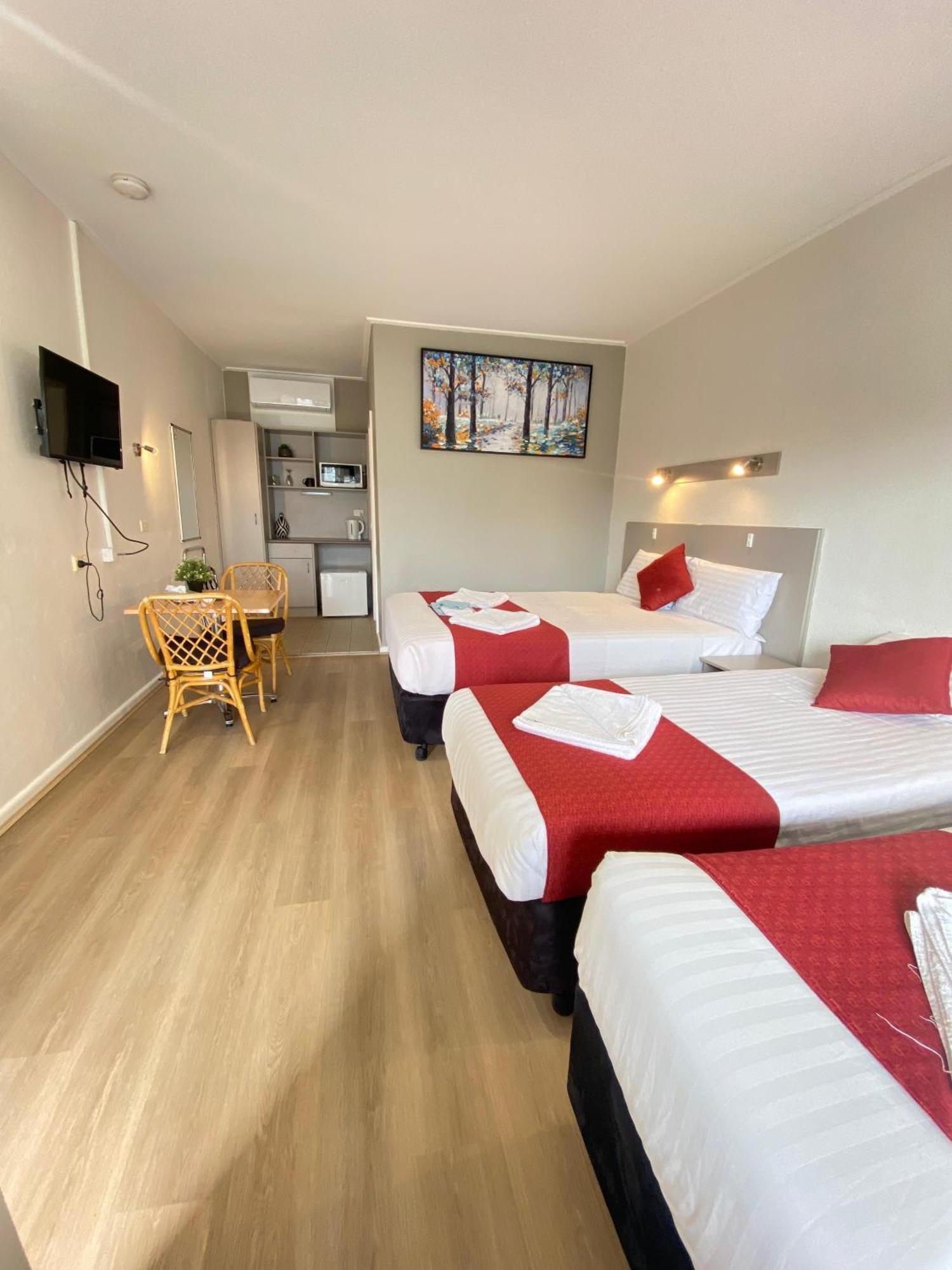 Cobb Inlander Motel Hay Exterior foto
