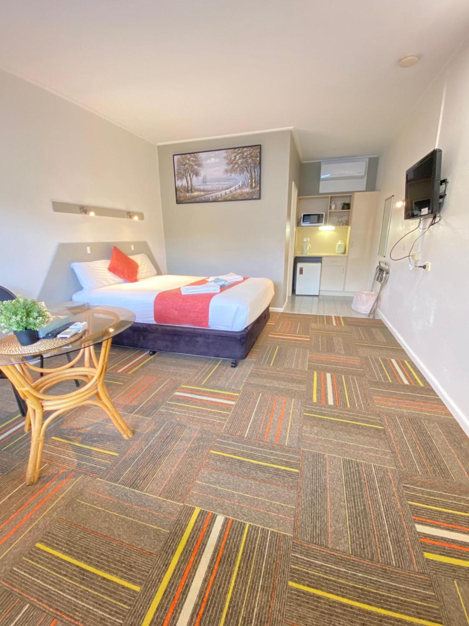 Cobb Inlander Motel Hay Exterior foto